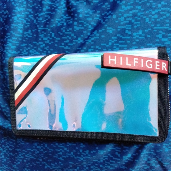 NWOT Tommy Hilfiger Iradescent Zipper Closure Wallet - Picture 2 of 3